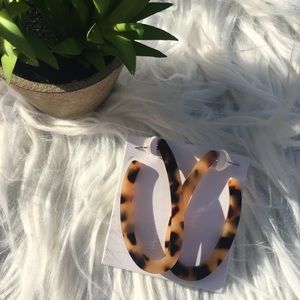 2/$20🛍 Stylish Tortoise Shell Earrings